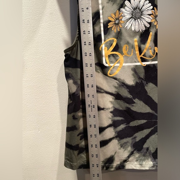 Ladies Medium No Boundaries “Choose To Be Kind” Tank • Camouflage Tye Dye Base - Picture 4 of 5